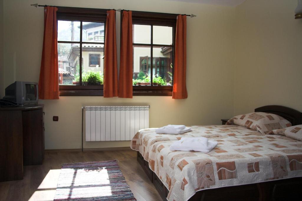 Hotel Old Times Asenovgrad Quarto foto